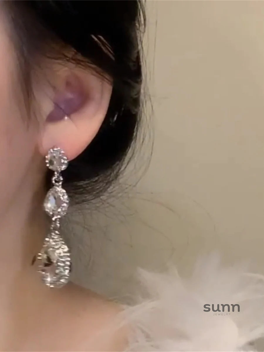 Elliett Dazzling Waterdrop Earrings