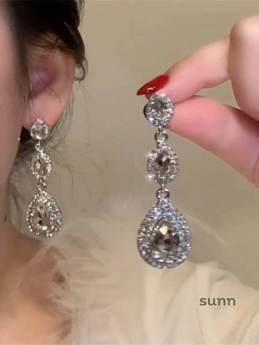 Elliett Dazzling Waterdrop Earrings