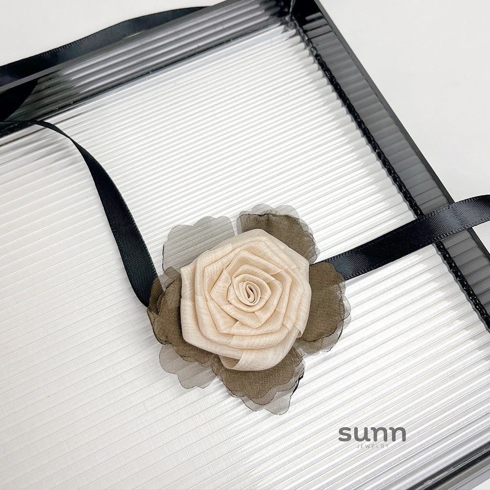 Ellisyn Camellia Lace Choker [I4245NX5]