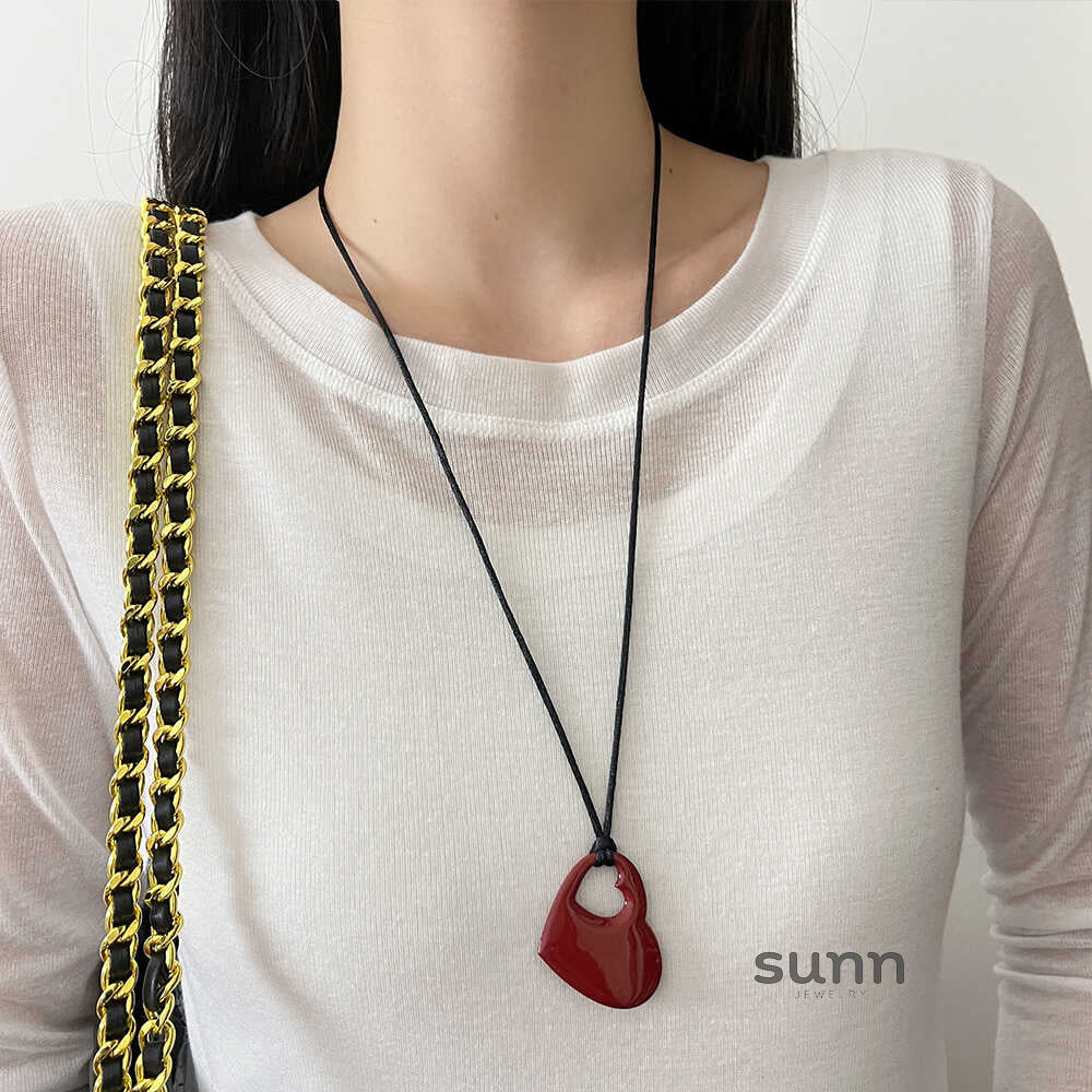 Elloise Satin Heart Choker [SRJSZCUM]