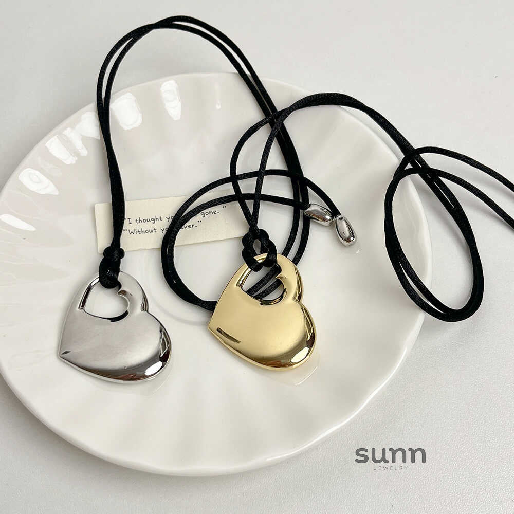 Elloise Satin Heart Choker [X8Y7YEZX]