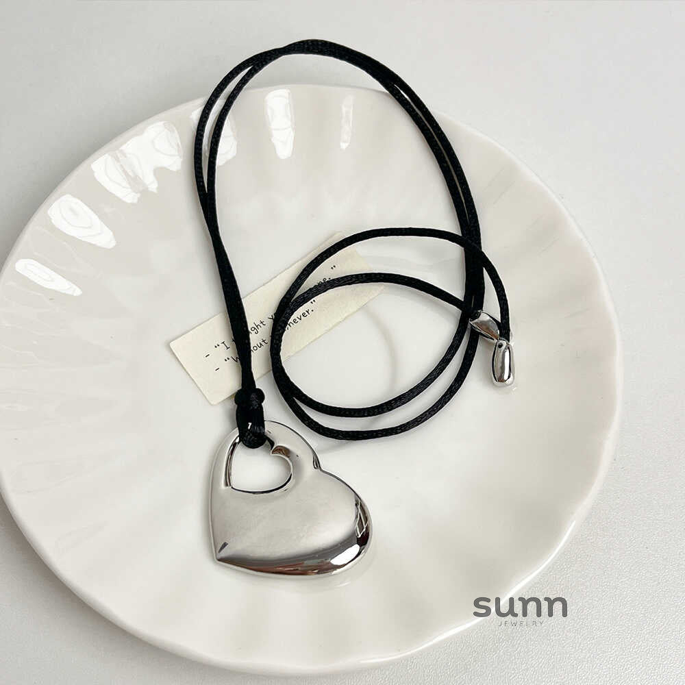 Elloise Satin Heart Choker [ZHGHT5HU]