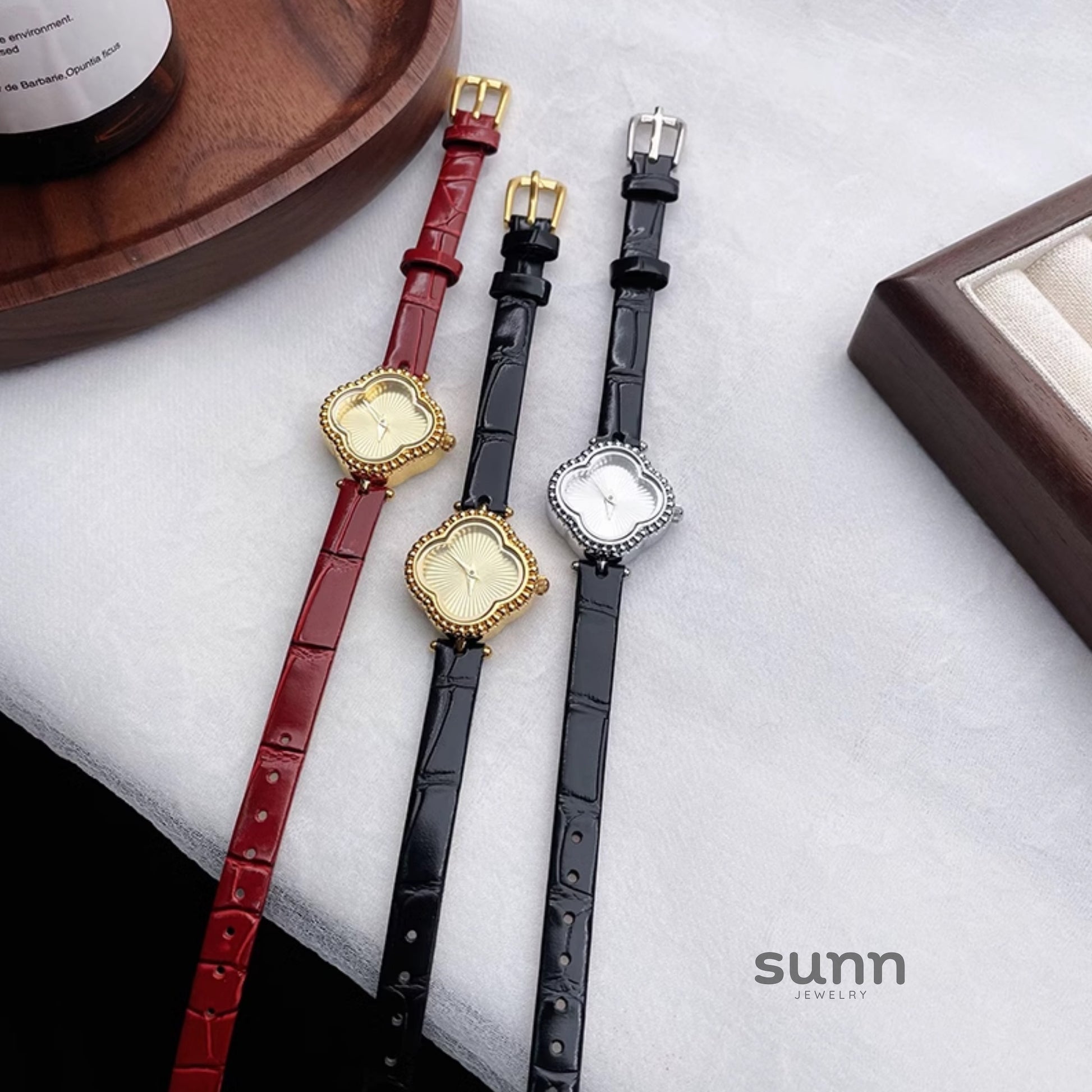 Ellyson Clover Leather Watch [UDPSLQ2Y]