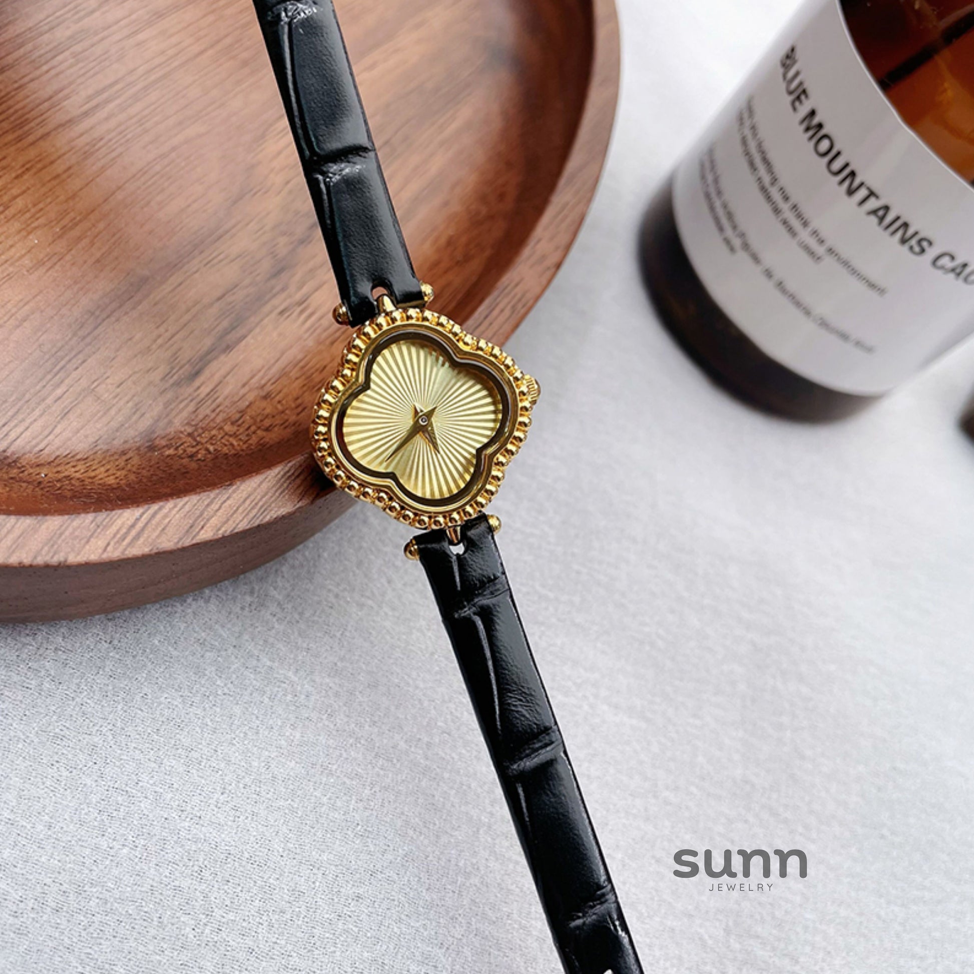 Ellyson Clover Leather Watch [ZZP04R1U]