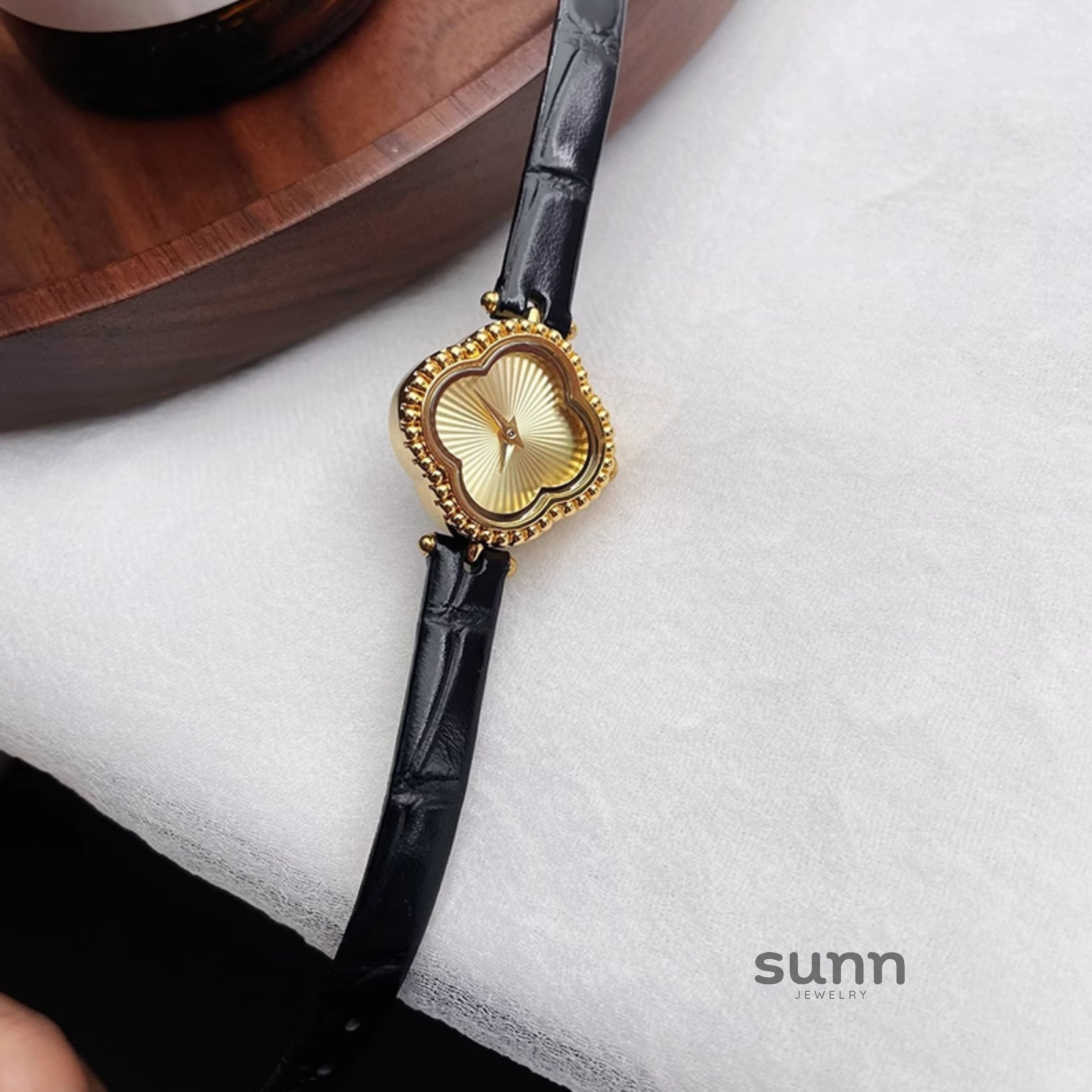 Ellyson Clover Leather Watch [9S9EWMQH]