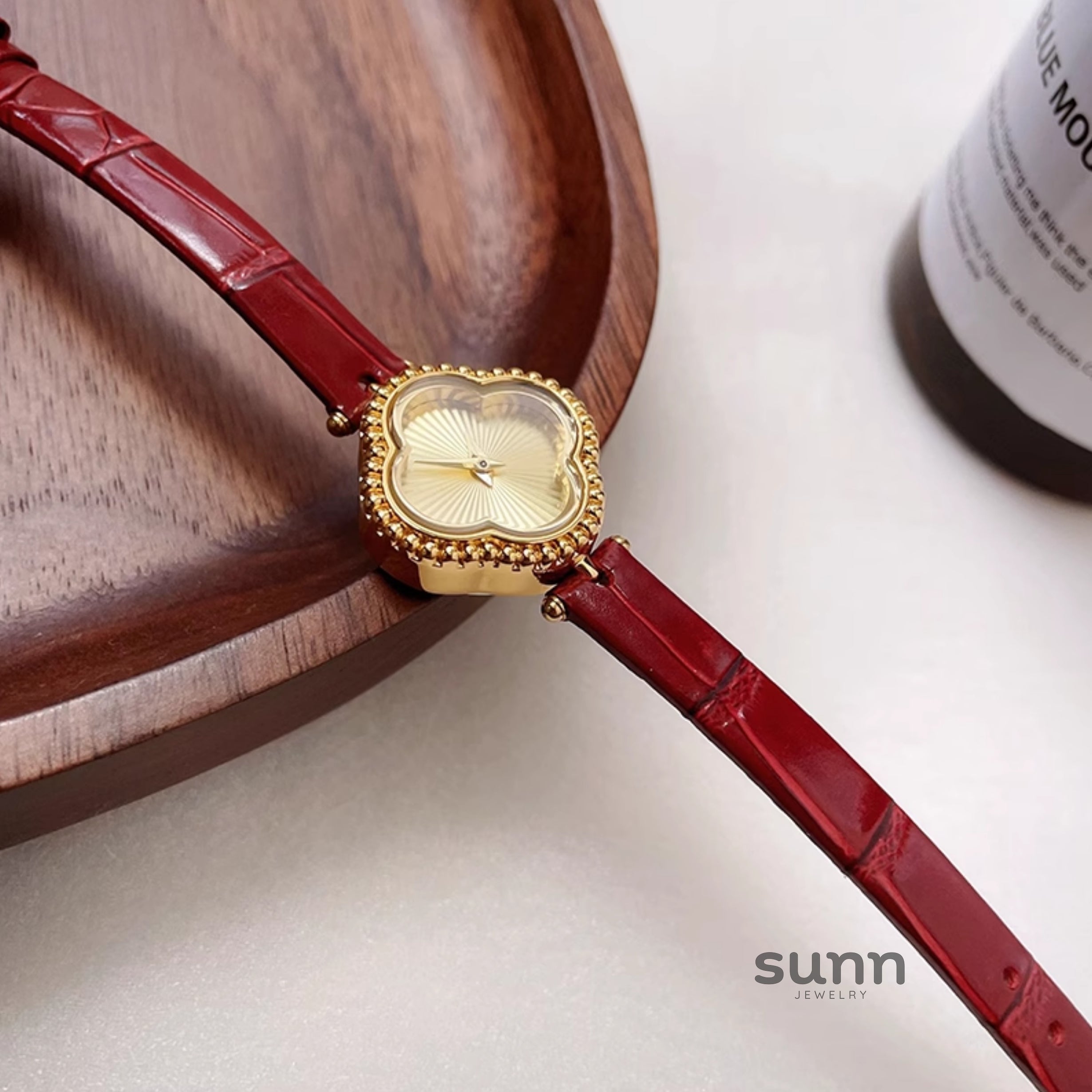 Ellyson Clover Leather Watch [1WMICK5E]