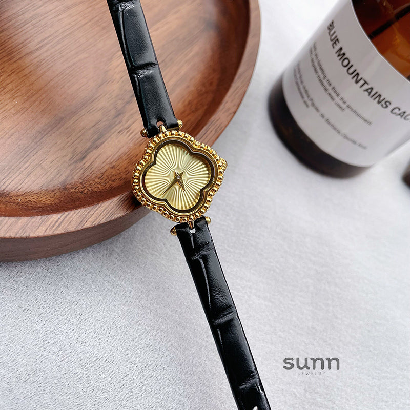 Ellyson Clover Leather Watch [8OTLVA2T]