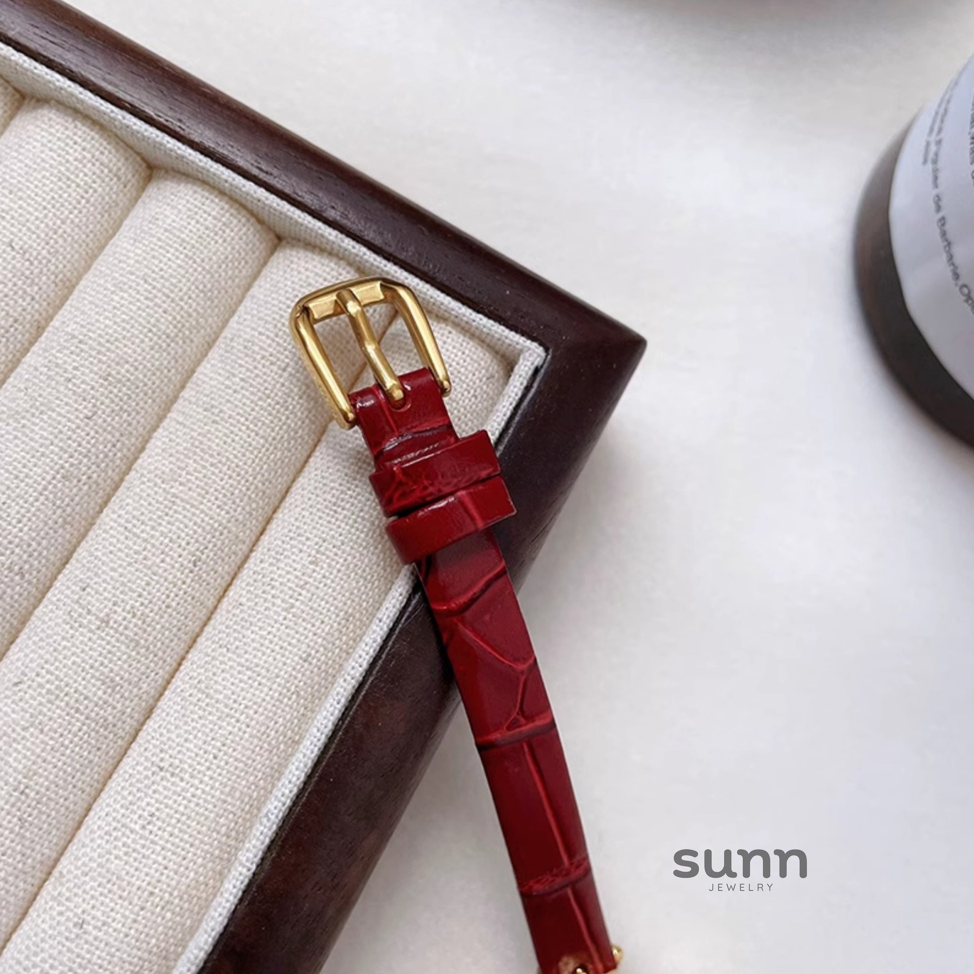 Ellyson Clover Leather Watch [EB2AYAU7]