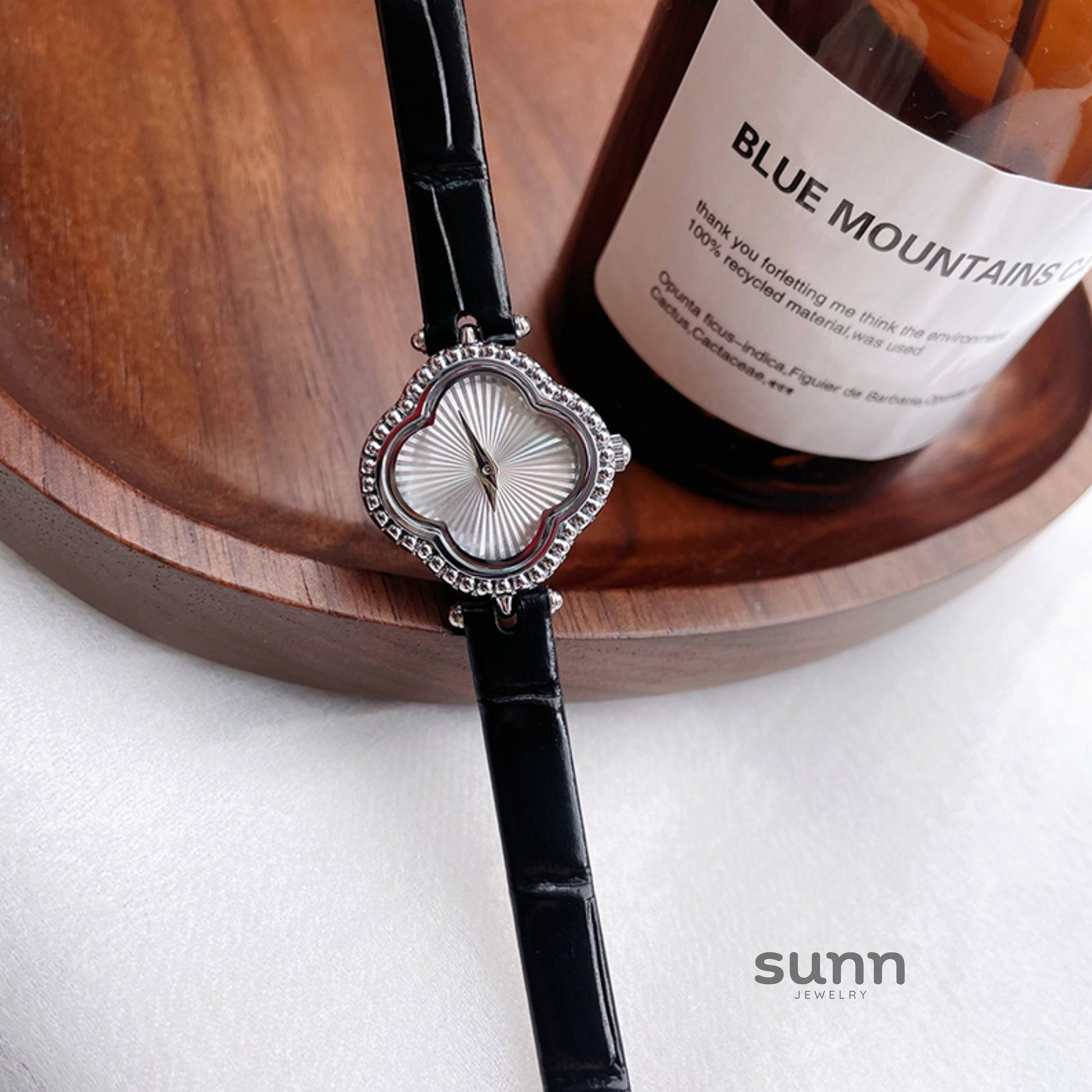 Ellyson Clover Leather Watch [EME1GCJG]