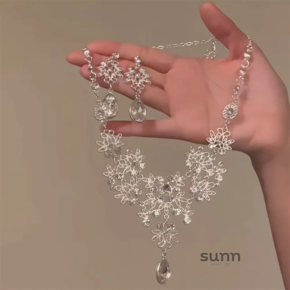 Ellyson Rhinestone Flower Necklace Set