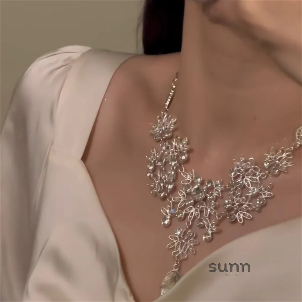 Ellyson Rhinestone Flower Necklace Set