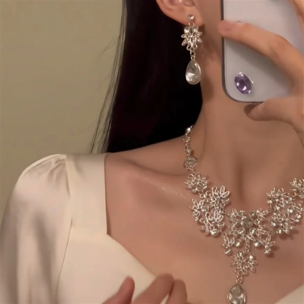 Ellyson Rhinestone Flower Necklace Set