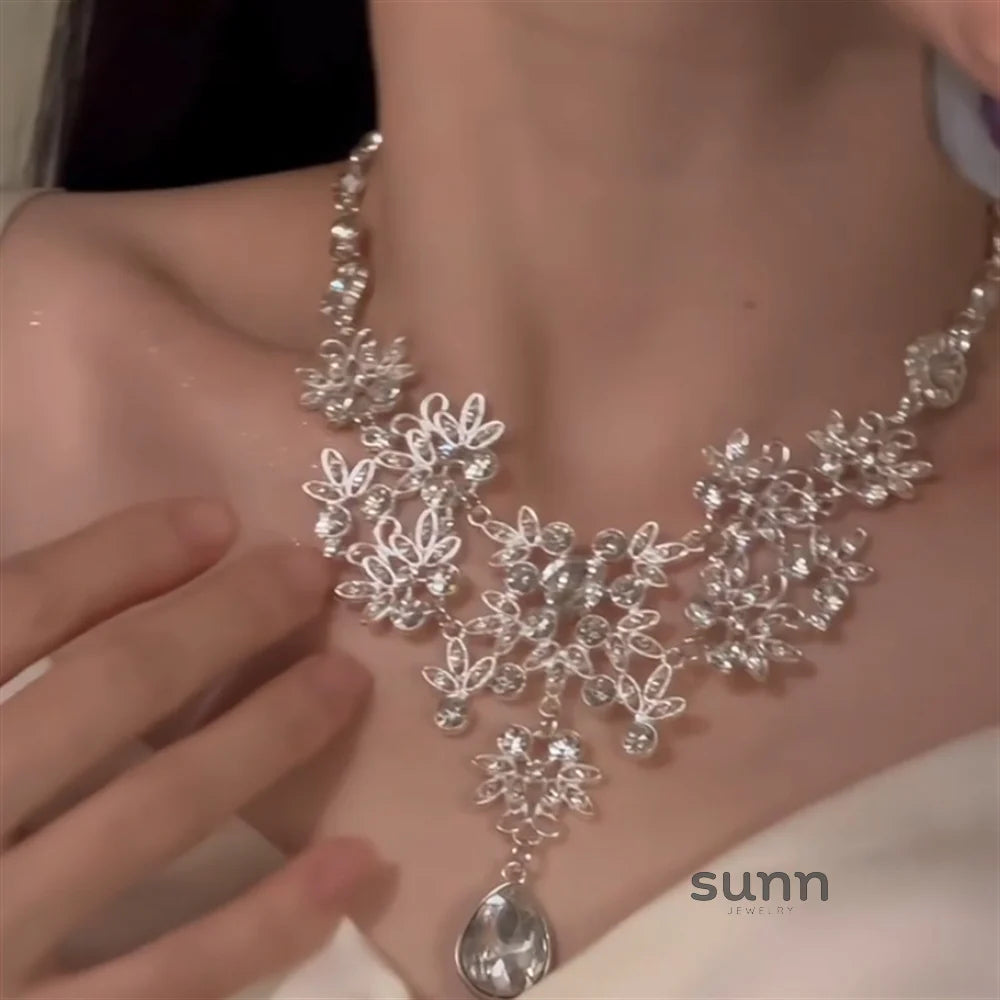 Ellyson Rhinestone Flower Necklace Set