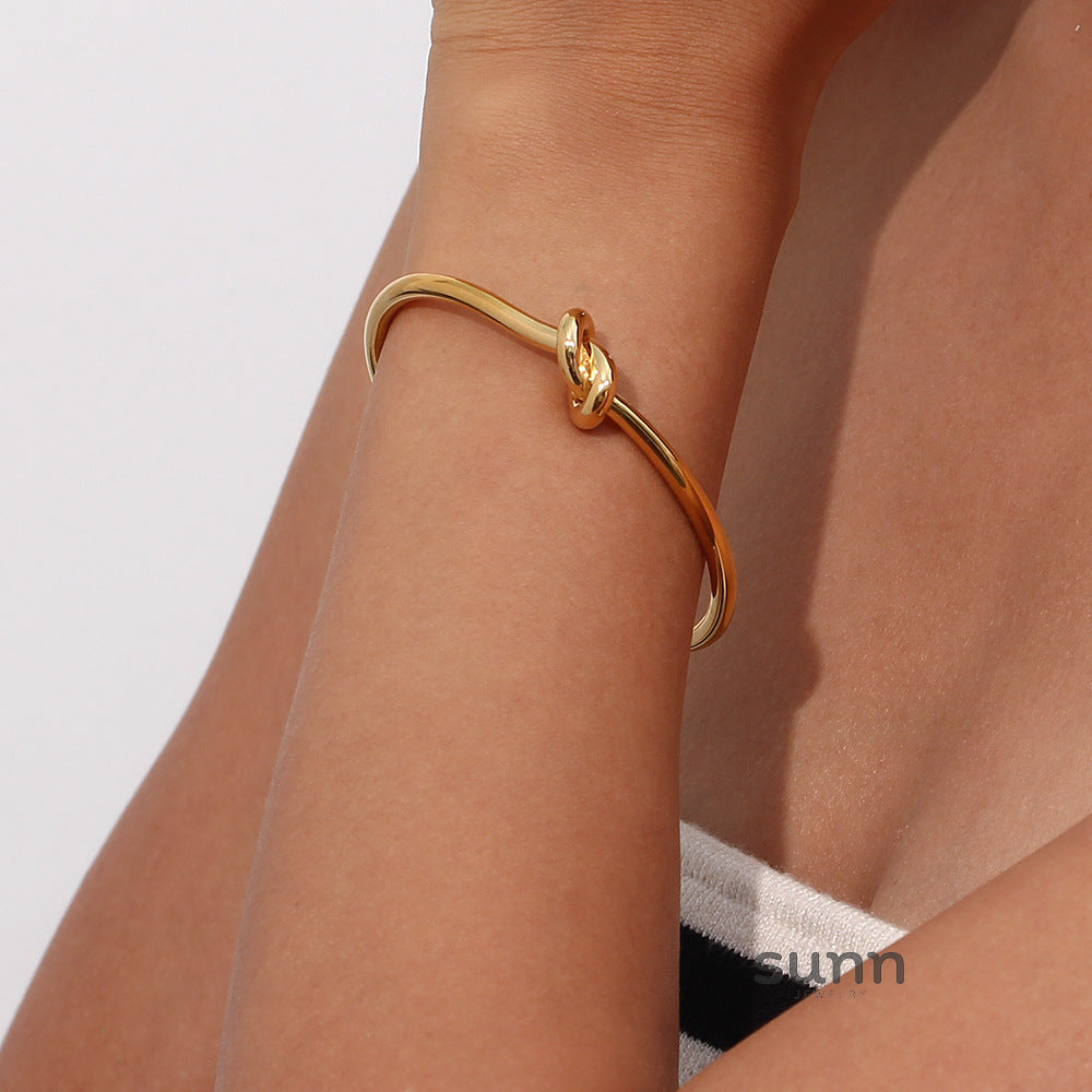 Elvia Knotted Gold Cuff Bracelet [1B0TSBI3]