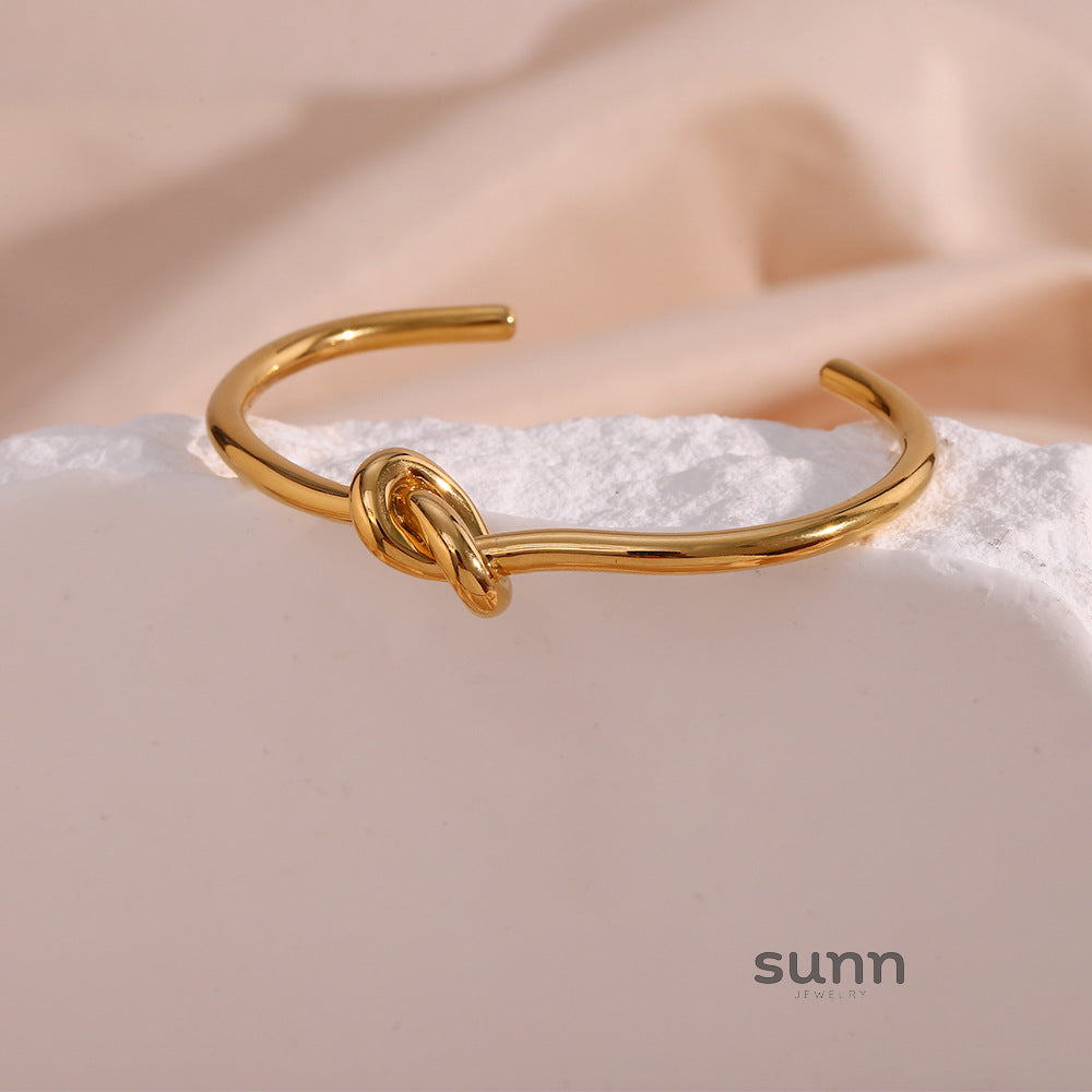 Elvia Knotted Gold Cuff Bracelet [I3VNBS3Z]