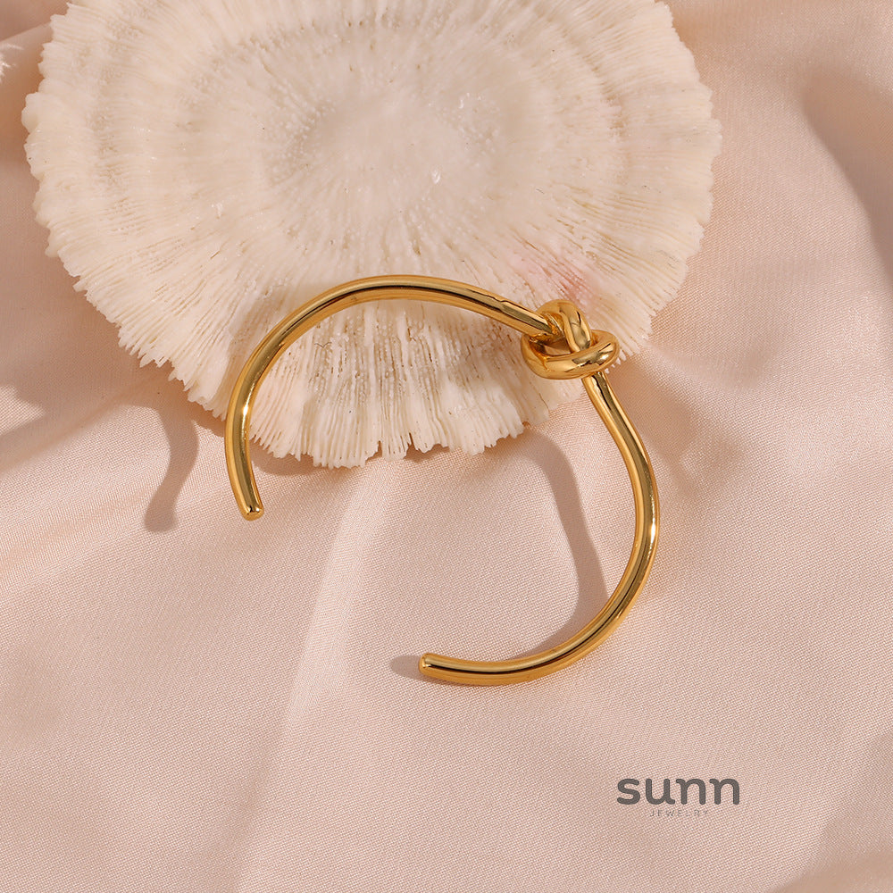 Elvia Knotted Gold Cuff Bracelet [9YMK5KI6]