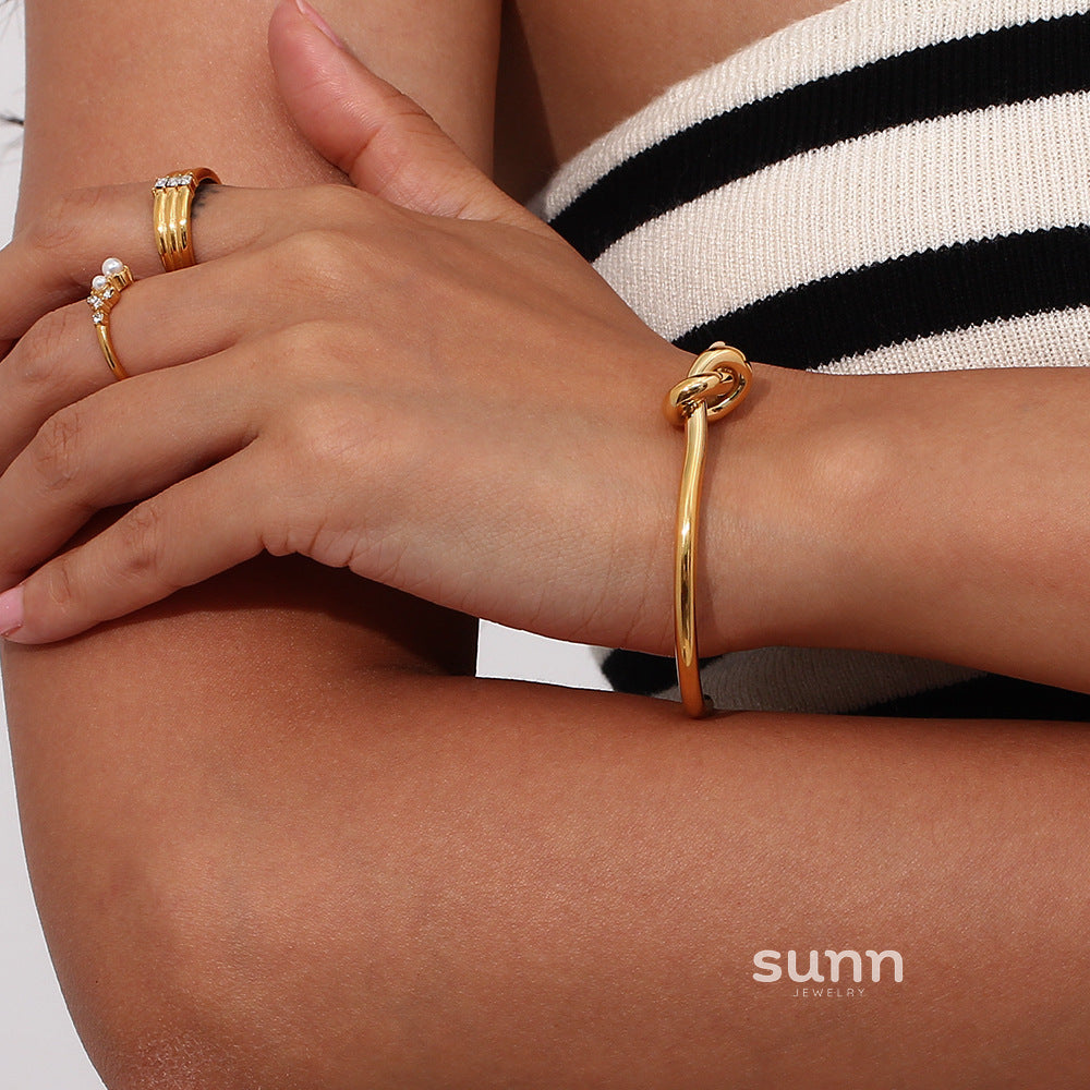 Elvia Knotted Gold Cuff Bracelet [EPT14B8D]