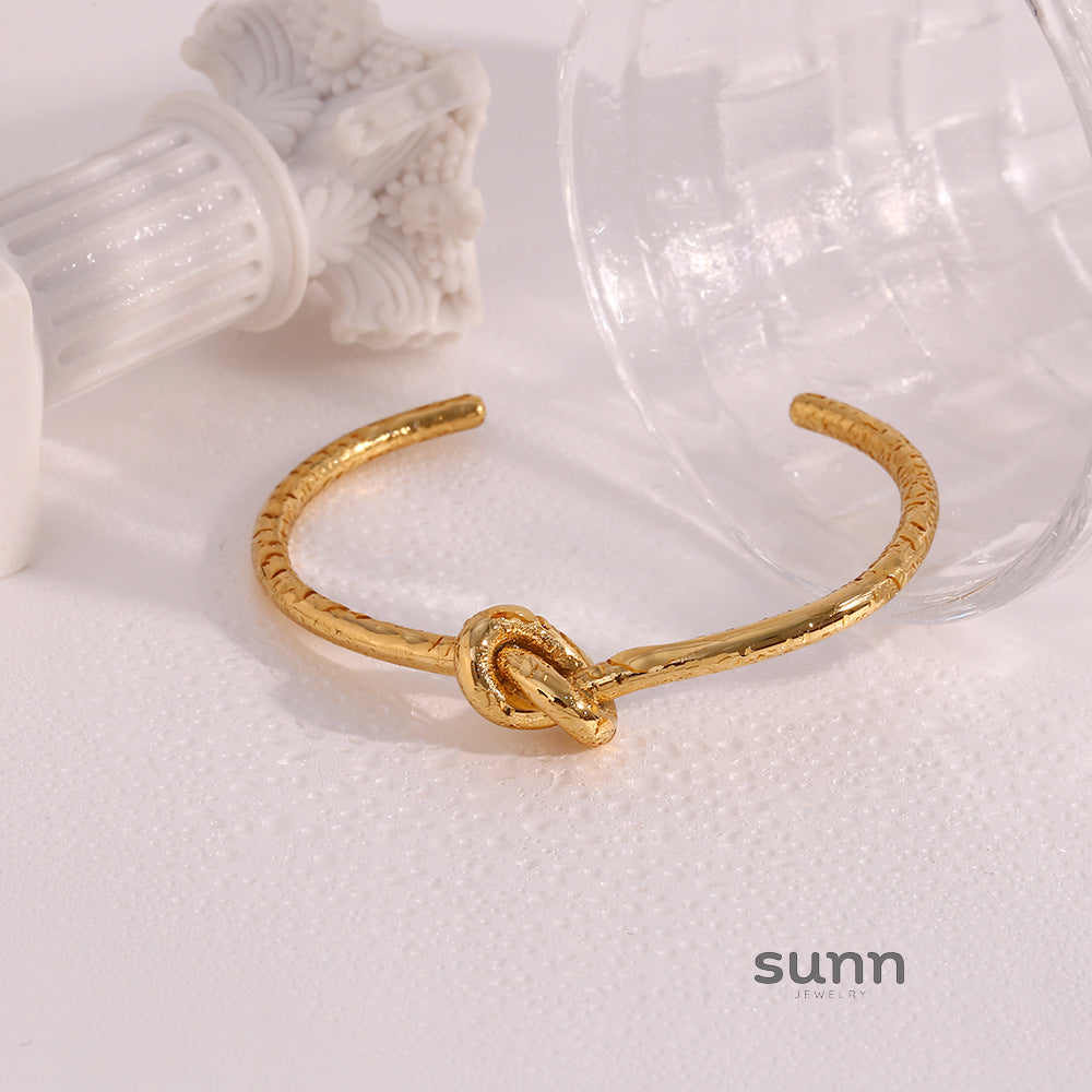 Elvia Knotted Gold Cuff Bracelet [L68RIRF6]