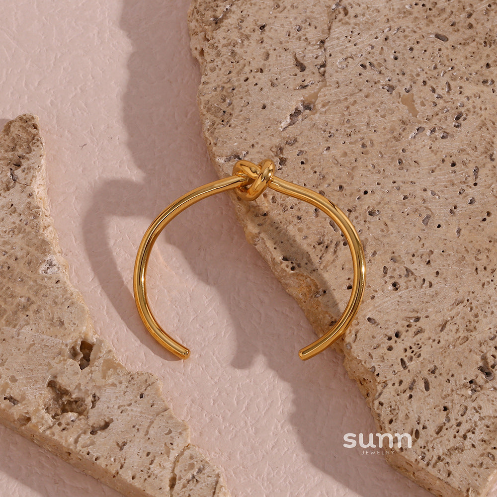 Elvia Knotted Gold Cuff Bracelet [TDT0T0R8]