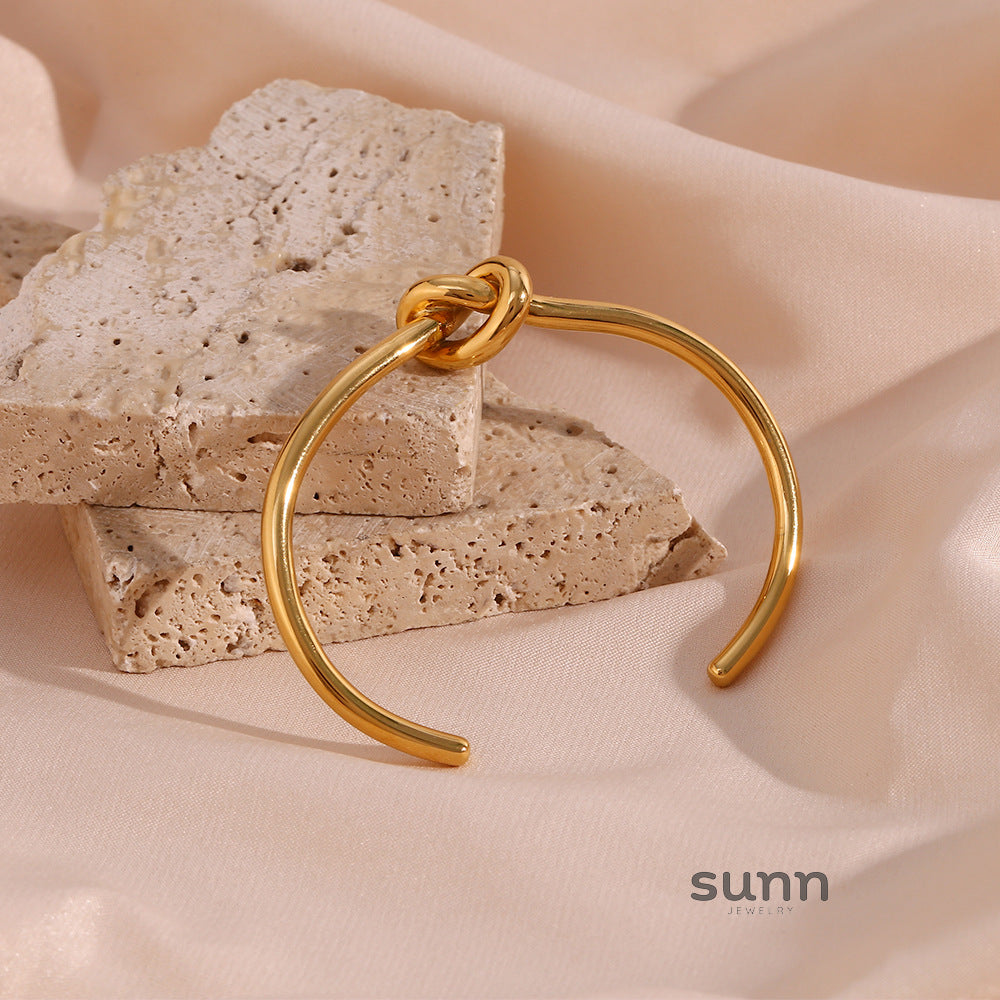 Elvia Knotted Gold Cuff Bracelet [WXOGAVZ3]