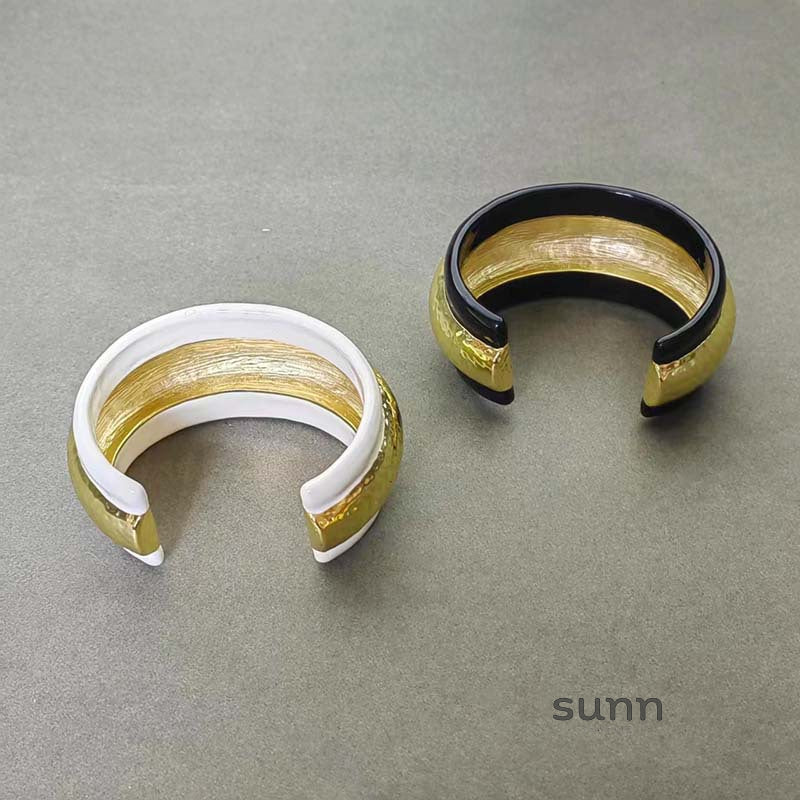 Emaan Hammered Enamel Bangle