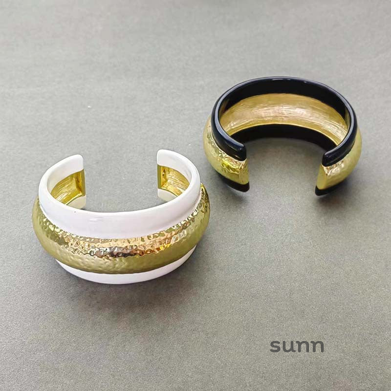 Emaan Hammered Enamel Bangle