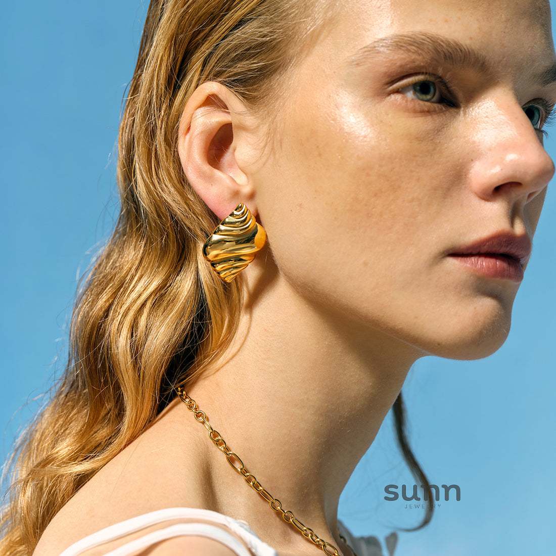 Emaleigh Coastal Conch Earrings [NA1LRFKO]