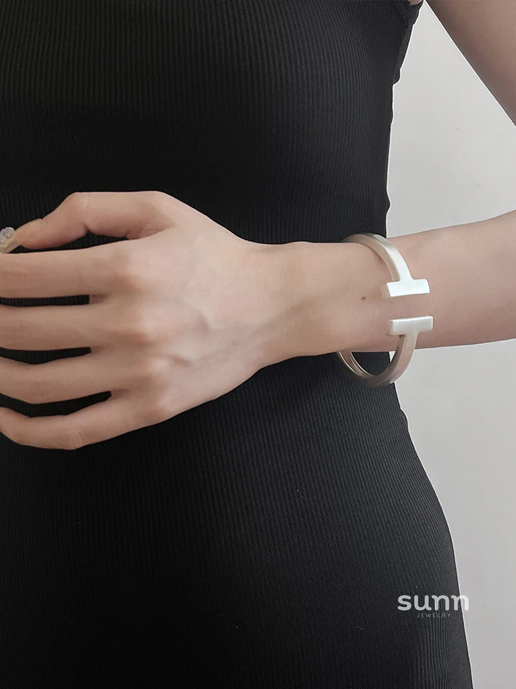 Emaleigh Minimalist Metal Bangle