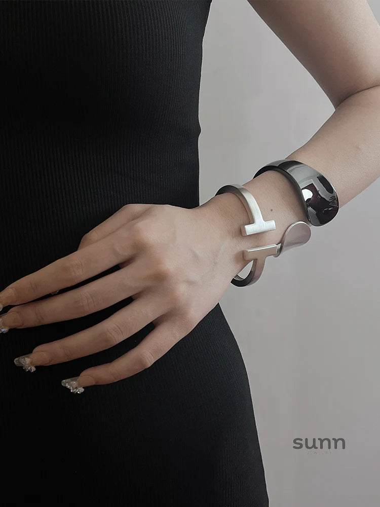 Emaleigh Minimalist Metal Bangle