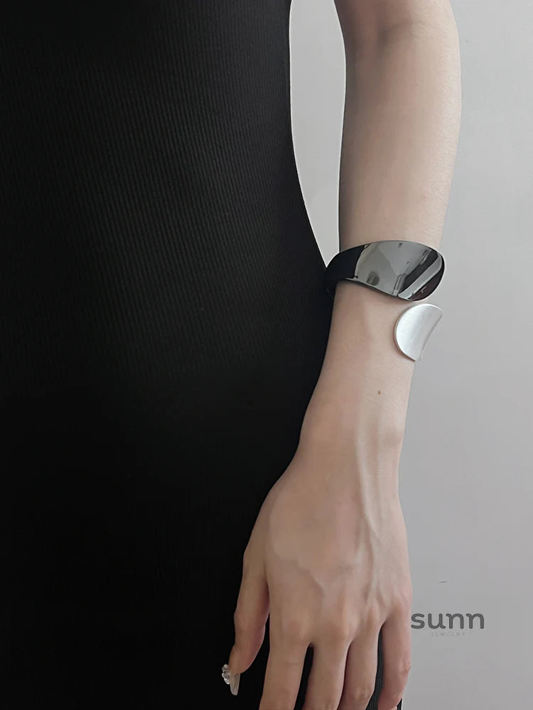 Emaleigh Minimalist Metal Bangle