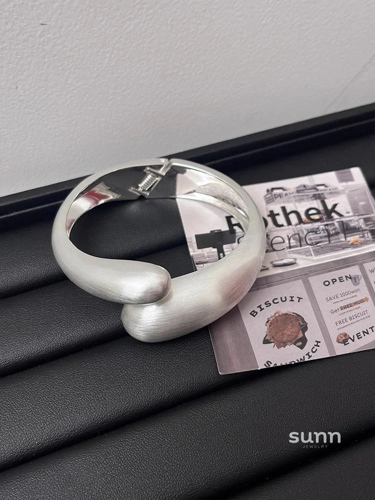 Emaleigh Minimalist Metal Bangle