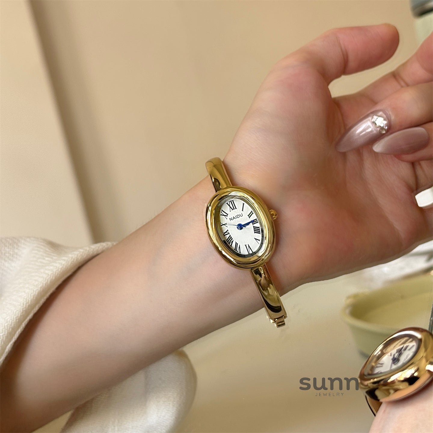 Emani Vintage Oval Watch [NADCUOLA]