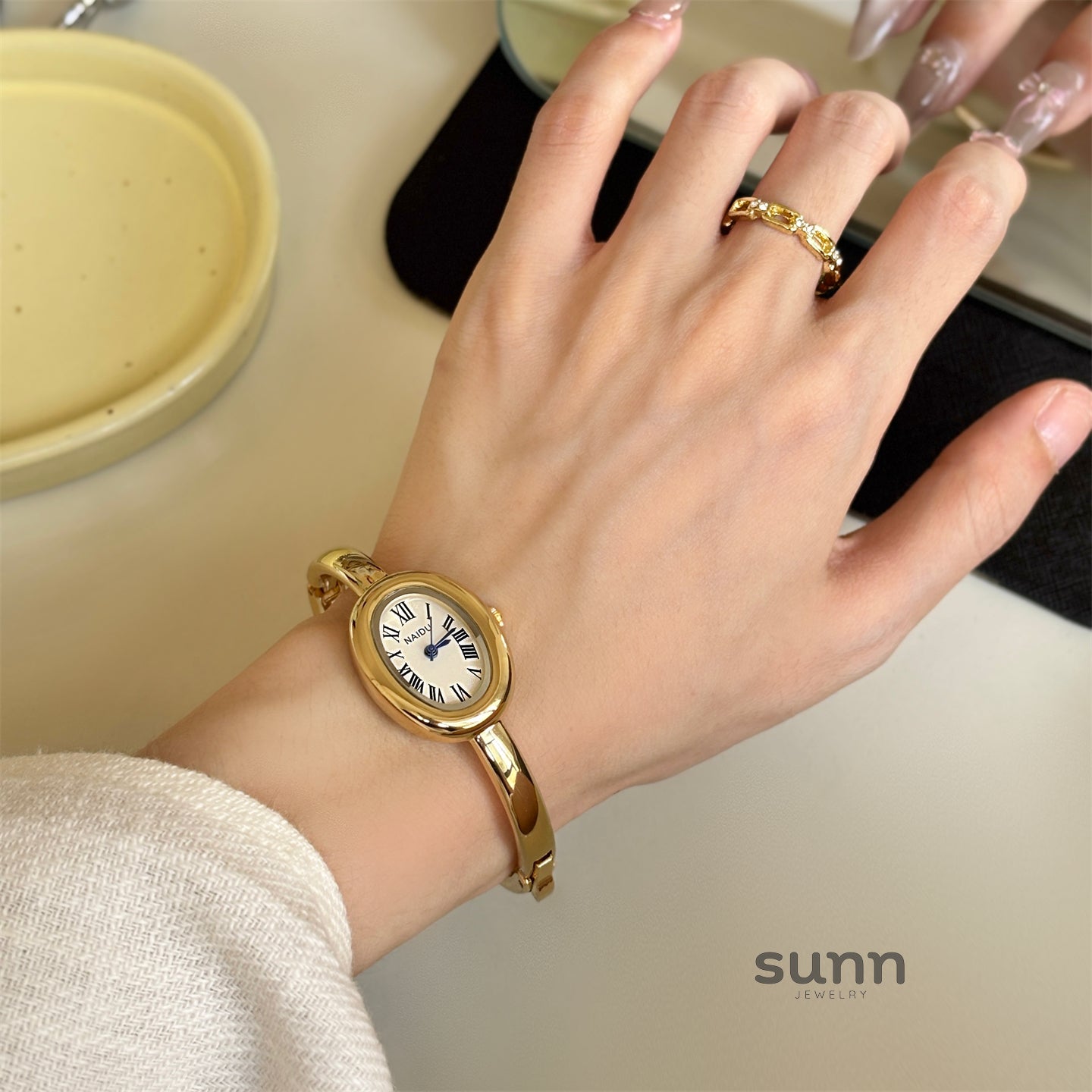 Emani Vintage Oval Watch [04ALY02V]