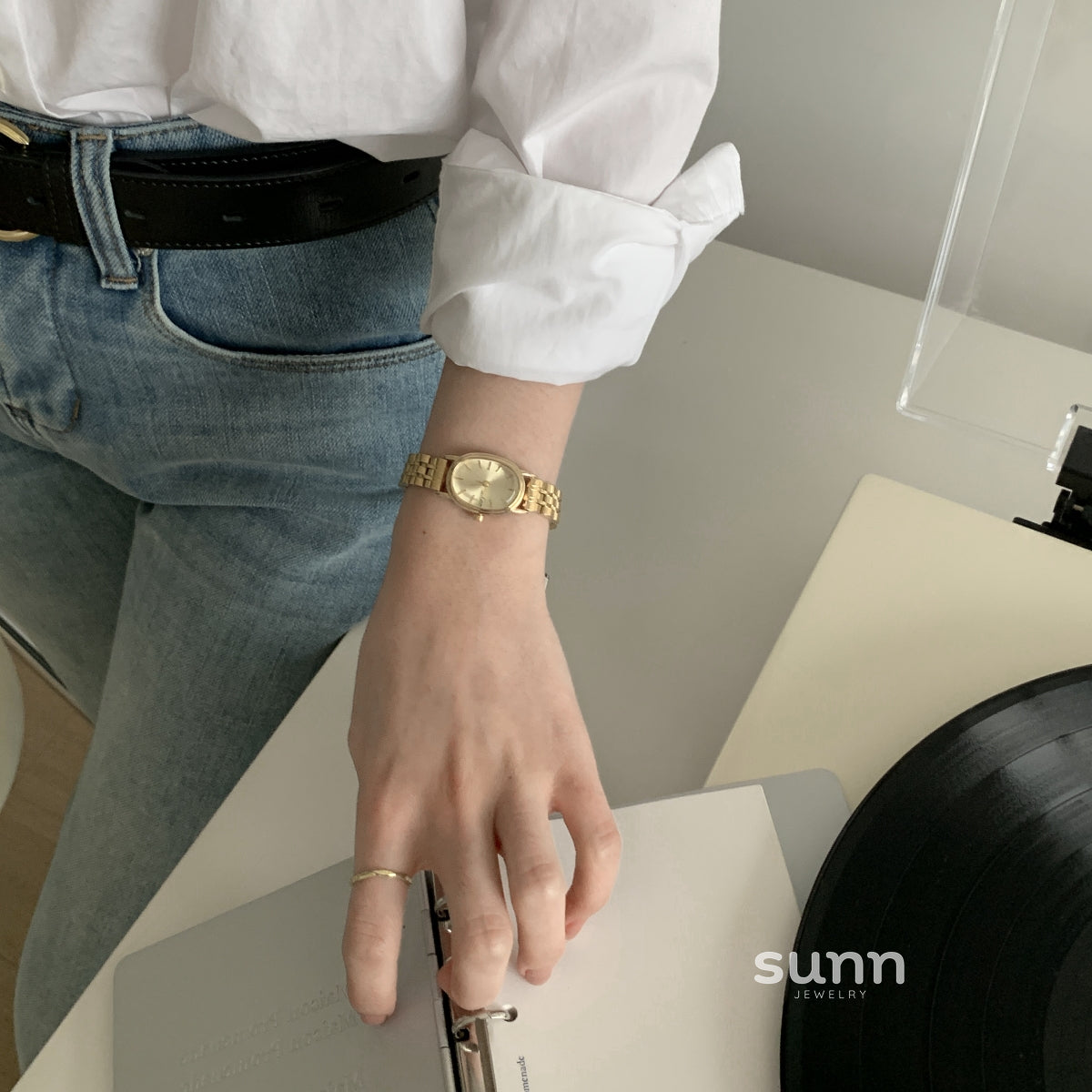 Emari Oval Steel Watch [89DU1ICM]