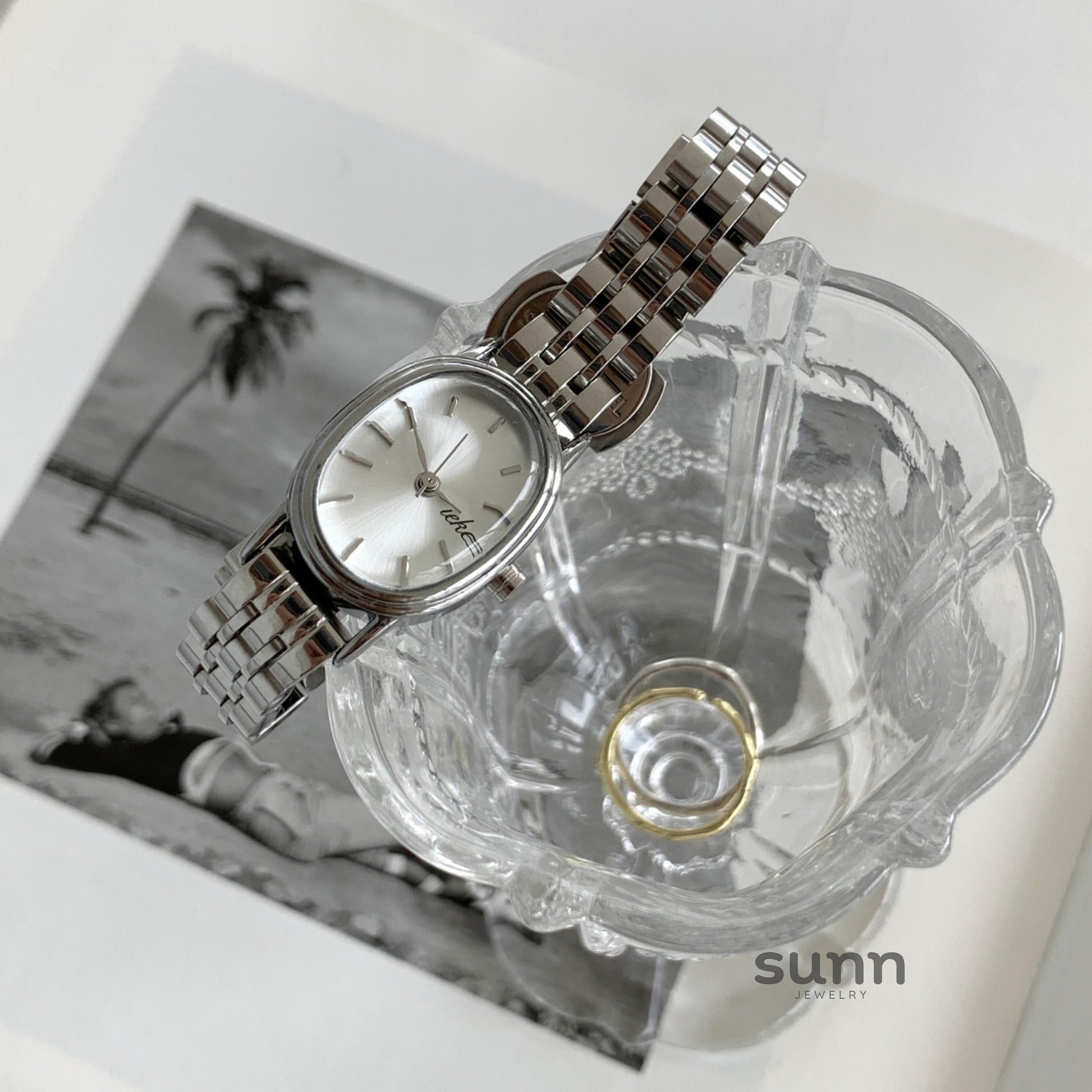 Emari Oval Steel Watch [BW4JDY0X]