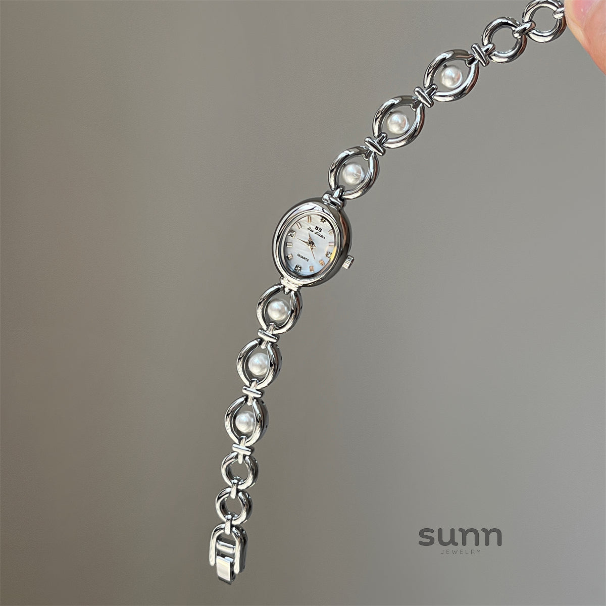 Emberlynn Retro Bracelet Watch [XO17LM6K]