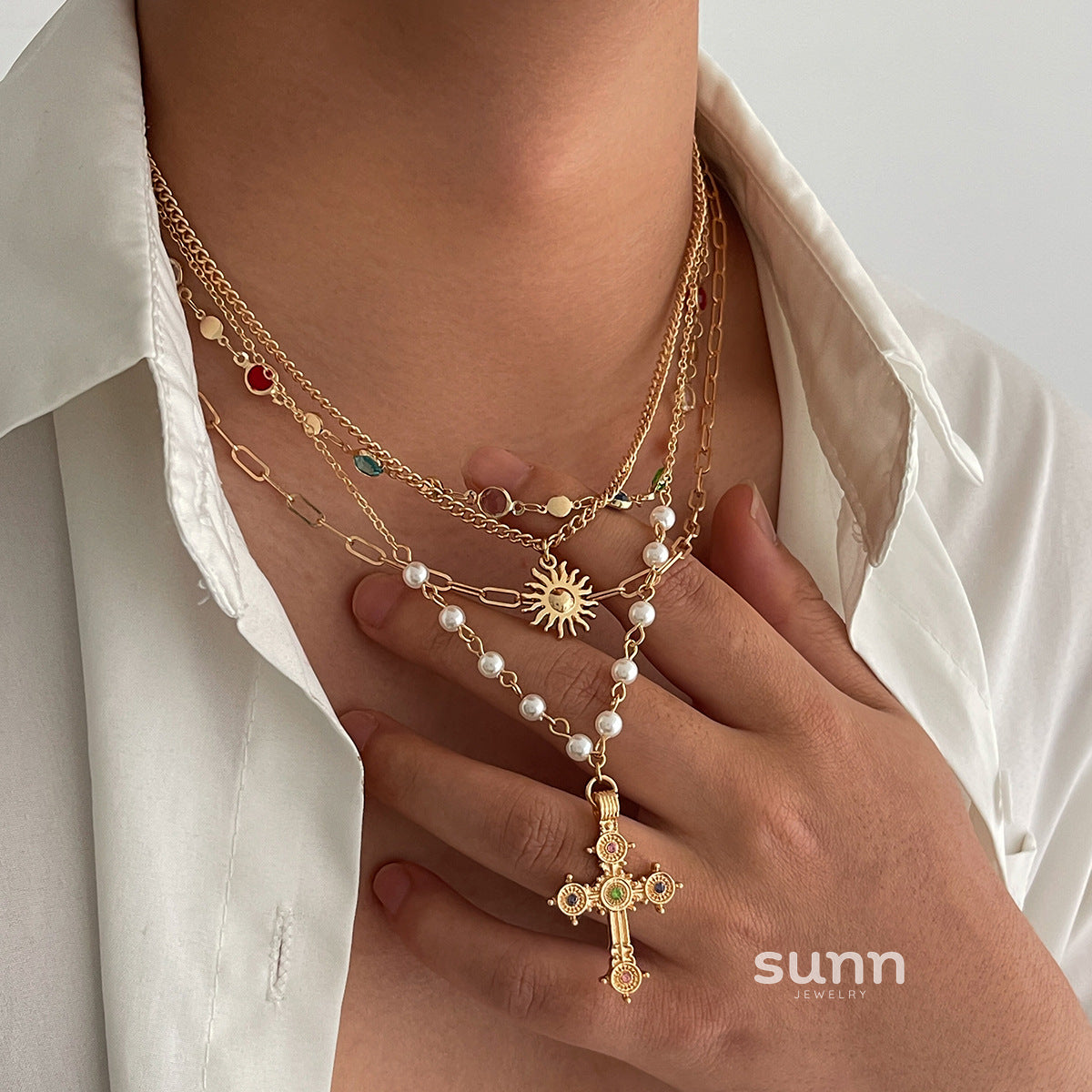 Emersynn Crystal Sun Cross Necklace [2VDKPVND]