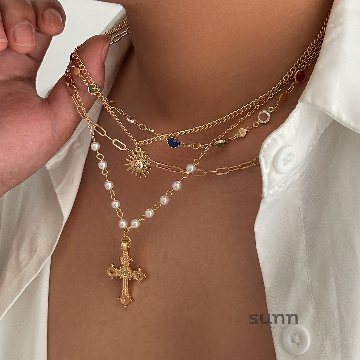 Emersynn Crystal Sun Cross Necklace [NM4W9ADE]