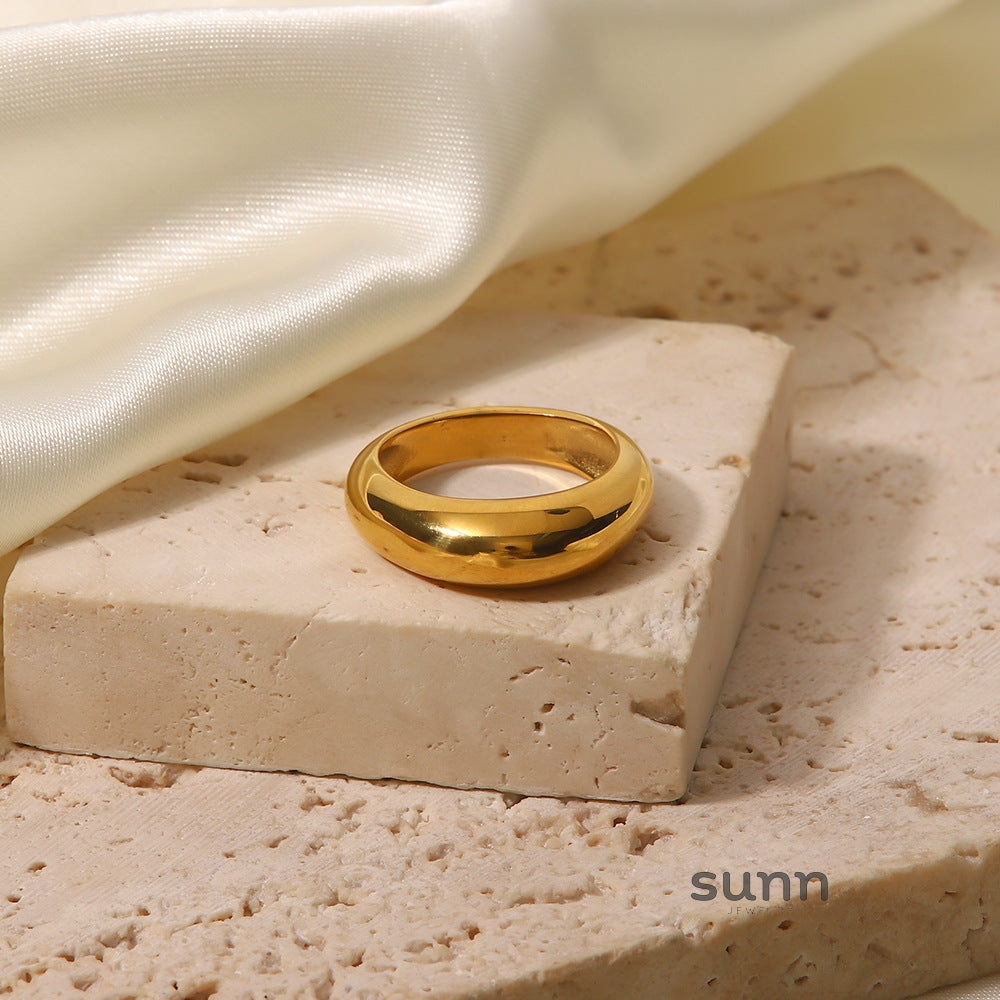 Emiliana Curved Band Ring [NOQ18IUG]