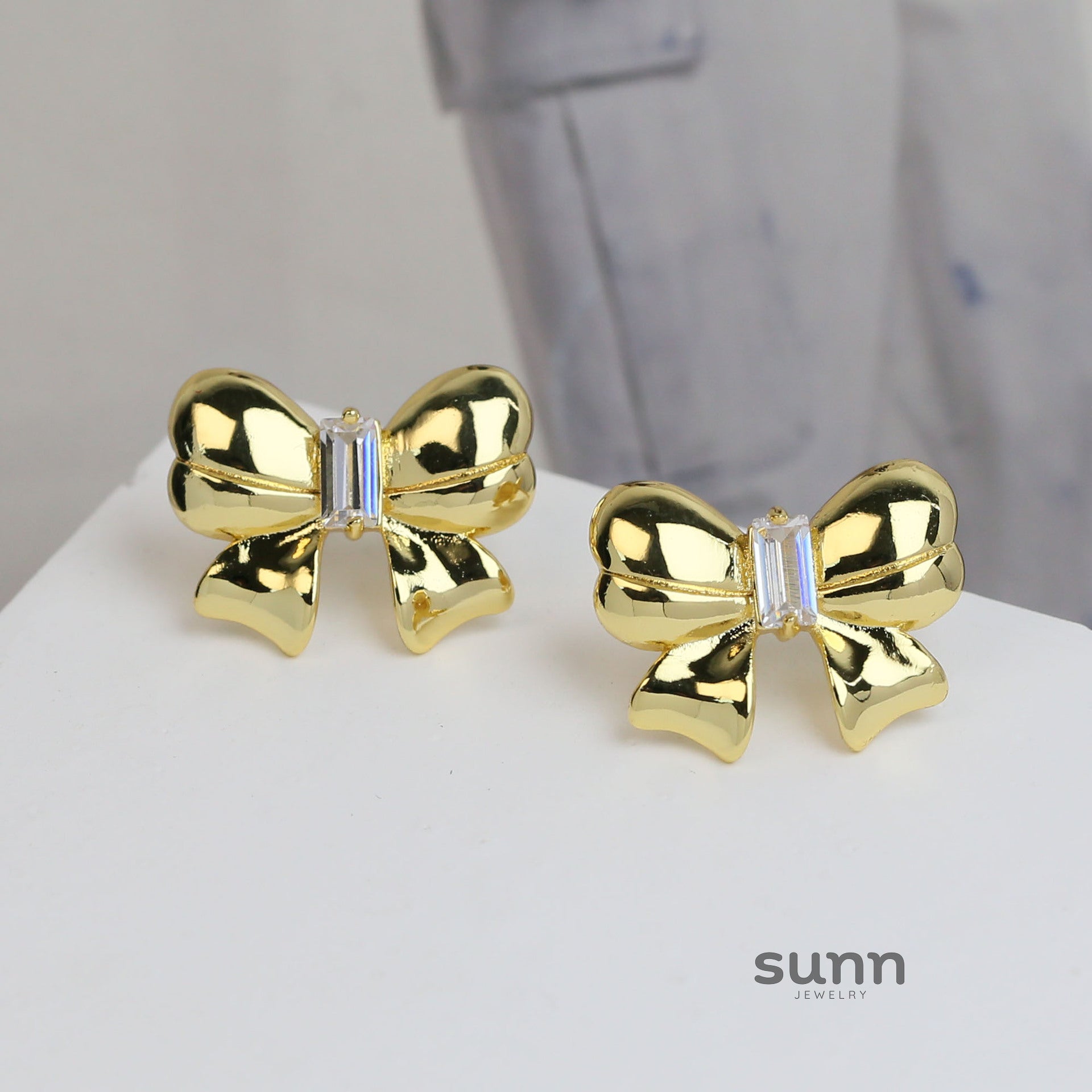 Emily Gold Bow Earrings [E46J9FDN]