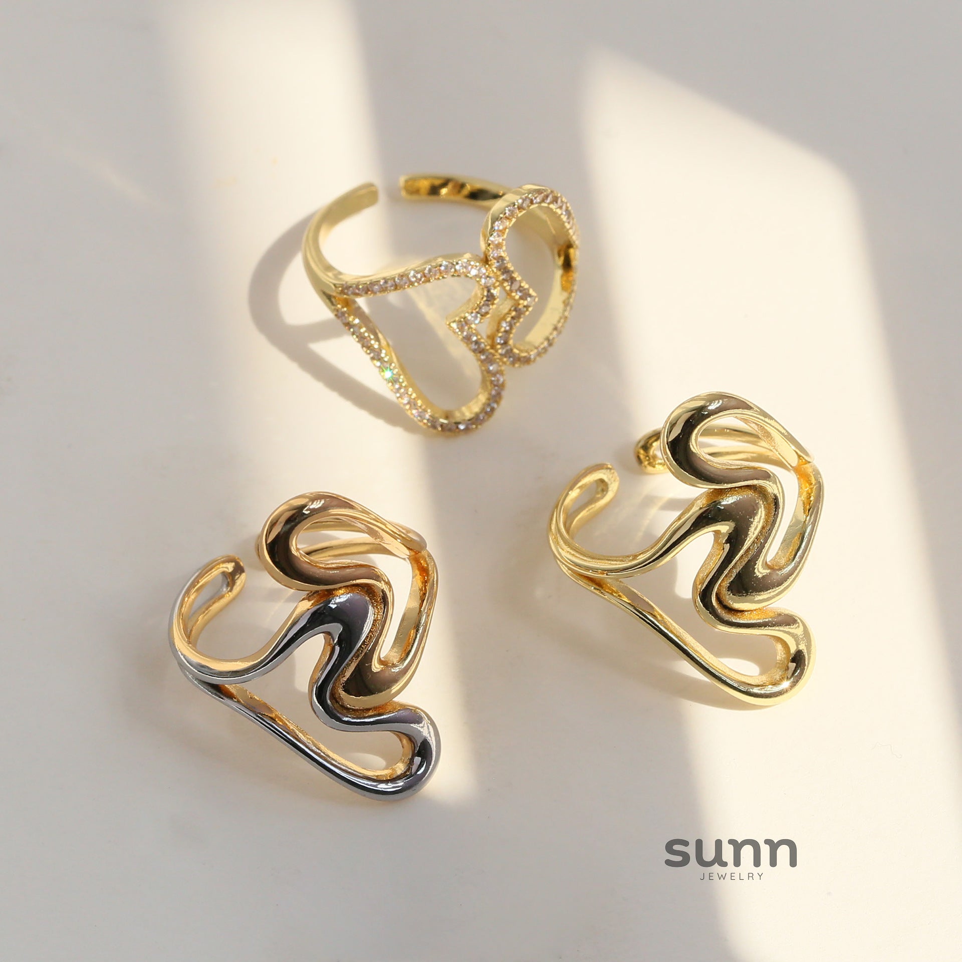 Emily Two-Tone Heart Ring [DY2CSWF5]