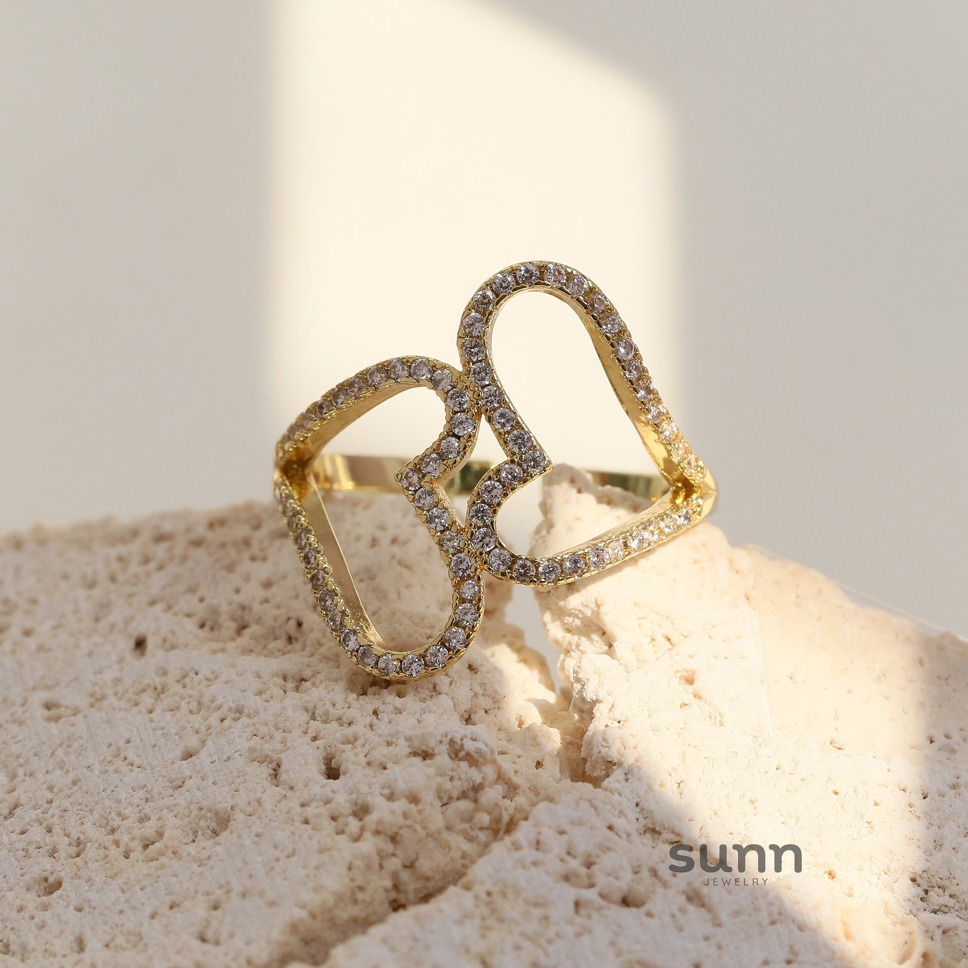 Emily Two-Tone Heart Ring [Q2GM7ALM]