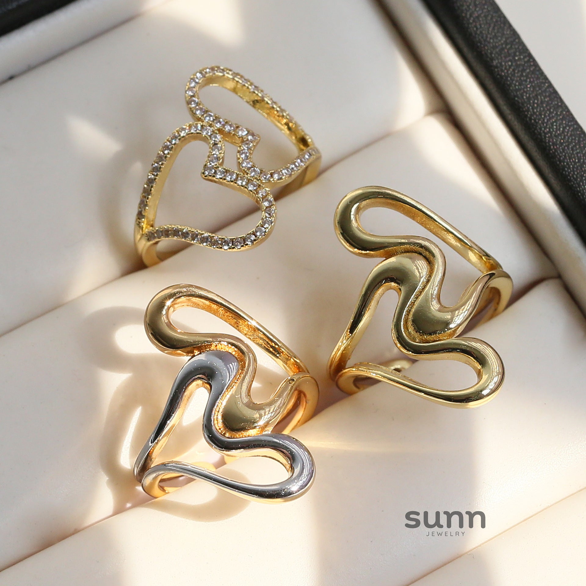 Emily Two-Tone Heart Ring [MUTTYKE4]