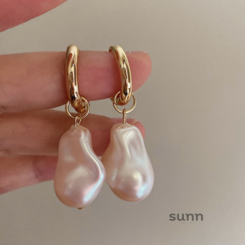 Emmajean Baroque Pearl Drop Earrings [17VJ6FFA]
