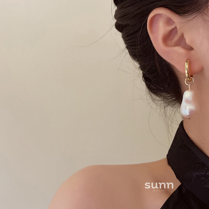 Emmajean Baroque Pearl Drop Earrings [HEDGEBLK]