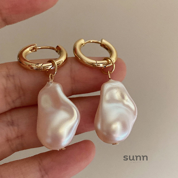 Emmajean Baroque Pearl Drop Earrings [147BU3EO]