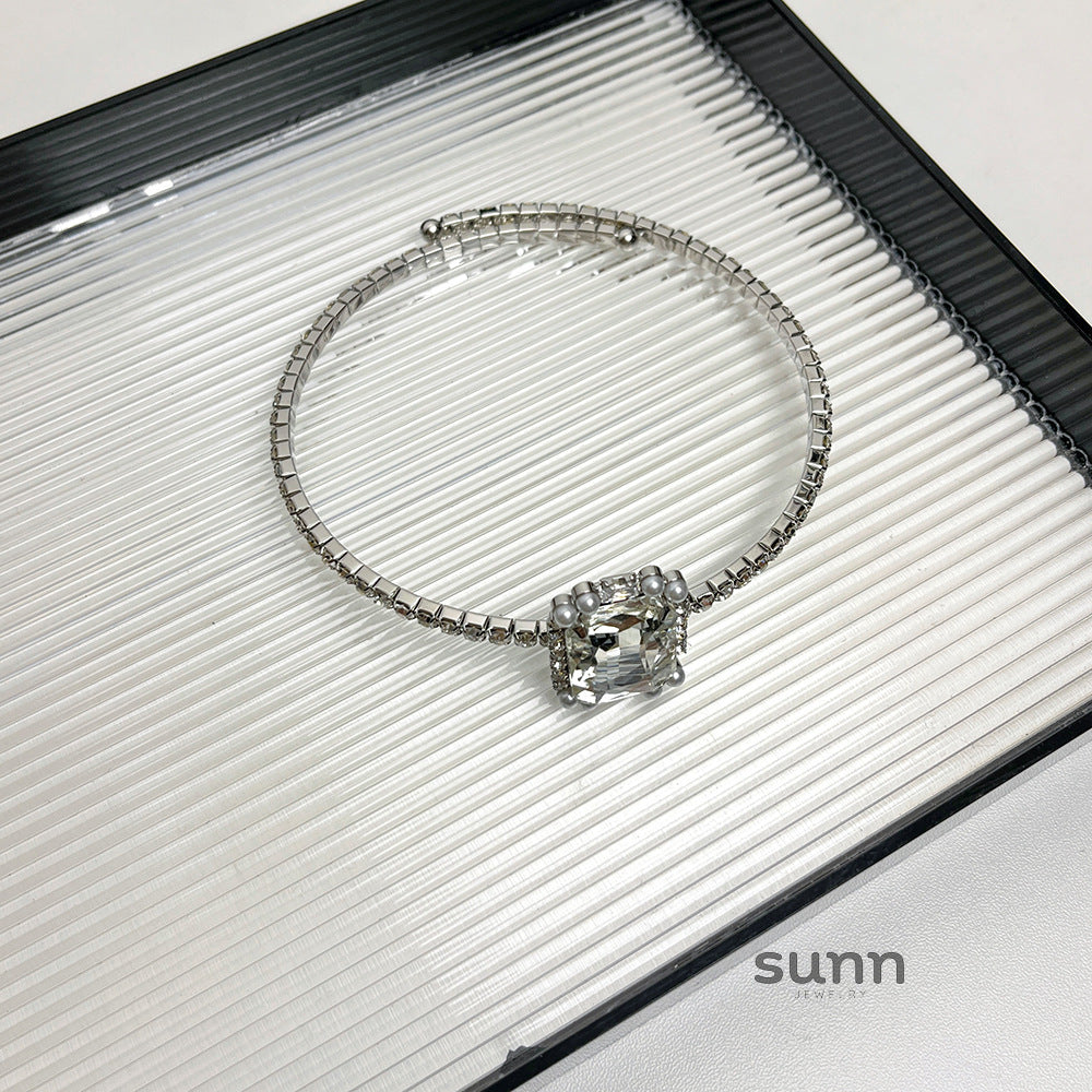 Emmarae Dazzling Rhinestone Choker [Y06HGDA2]
