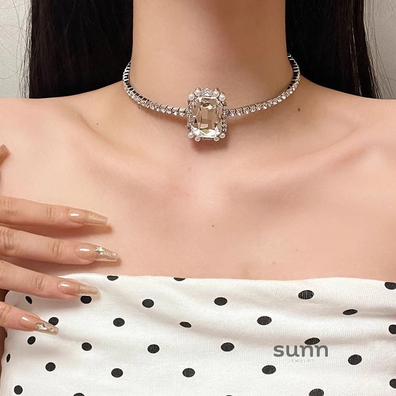 Emmarae Dazzling Rhinestone Choker [R2CSWR2X]