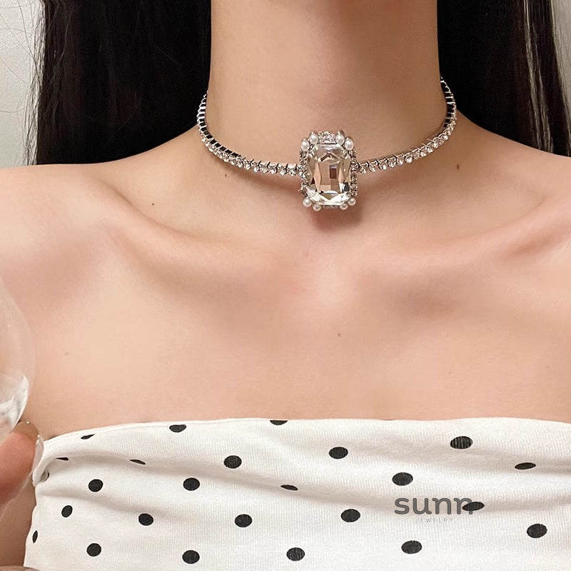 Emmarae Dazzling Rhinestone Choker [Q1NXRYGE]