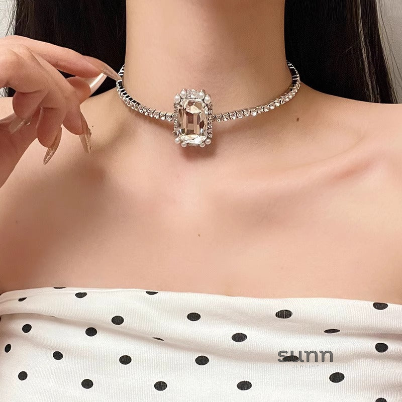 Emmarae Dazzling Rhinestone Choker [J50W85RT]
